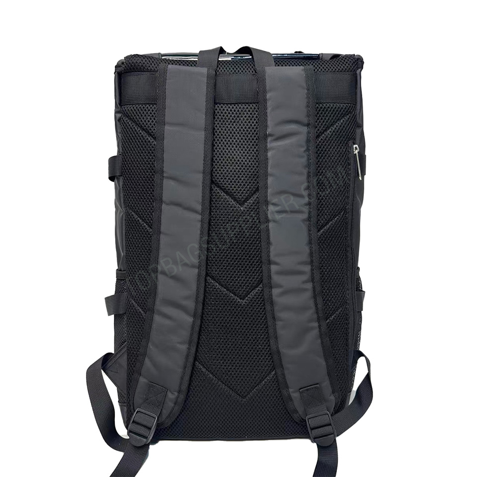 Umbro Glossy Sports Bag Red/Black - Image 3